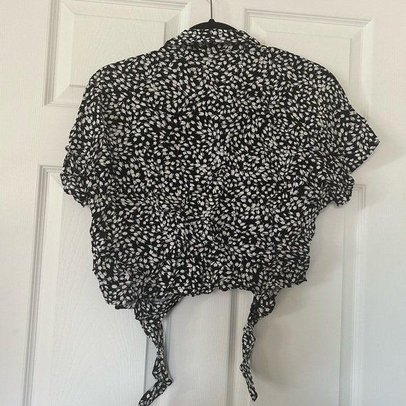 Cropped Floral Tee with Button and Tie - Picture 2 of 3